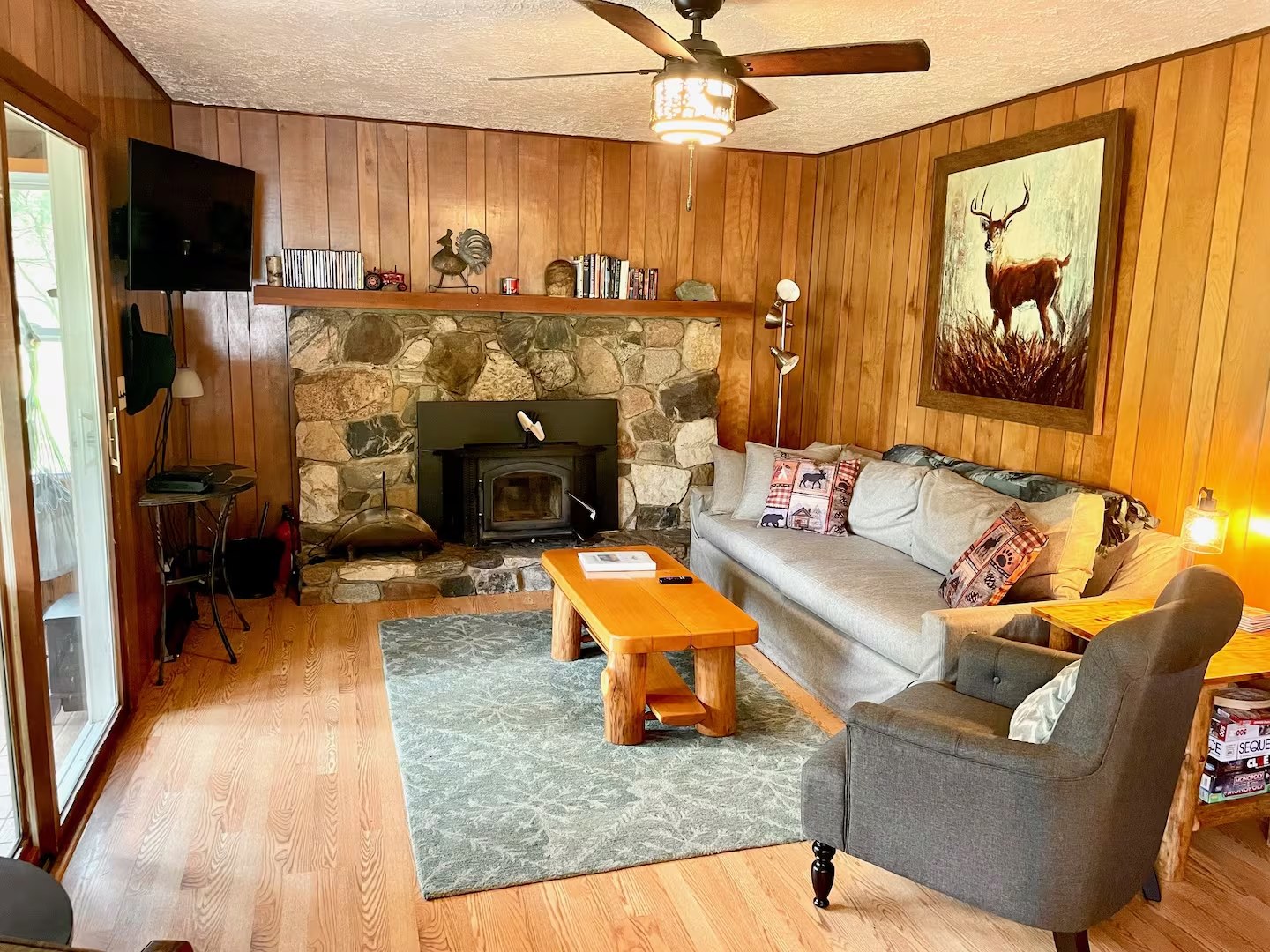 River Cabin living room and fireplace